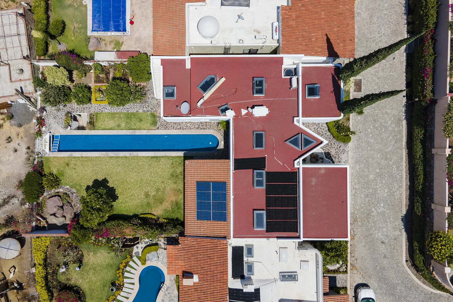 Ajijic-Arroyos-Avant-Garde-Home overhead view solar electric panels